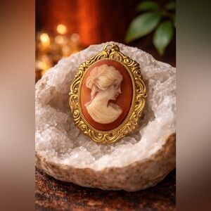 Vintage Gold Tone Cameo Pendant Necklace – Double Sided Lady Portrait w/ Mirror